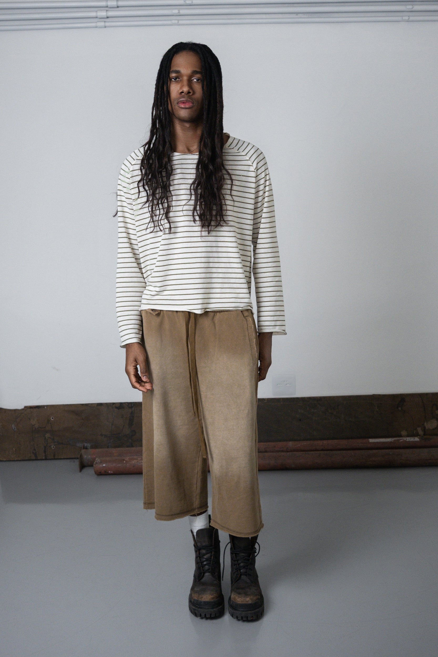 UNF LOOSE SWEATSHORTS - SAND