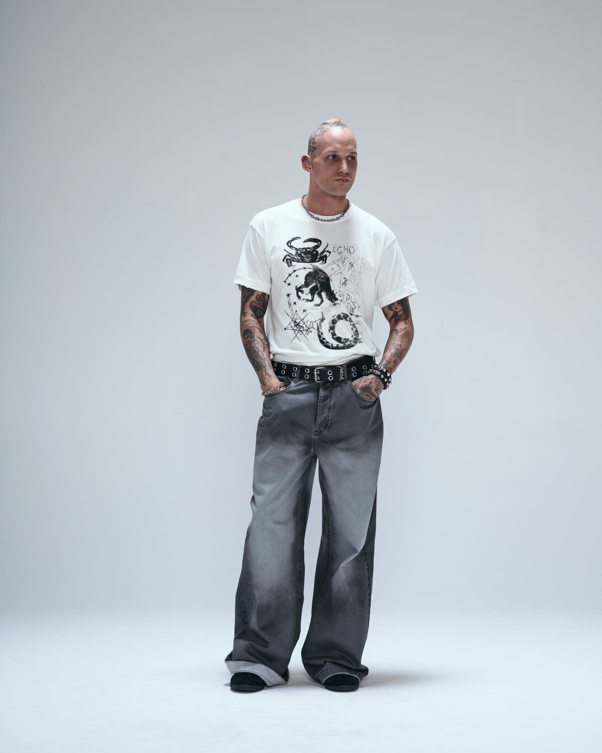 GNOSIS REGULAR GAZE TEE - OW