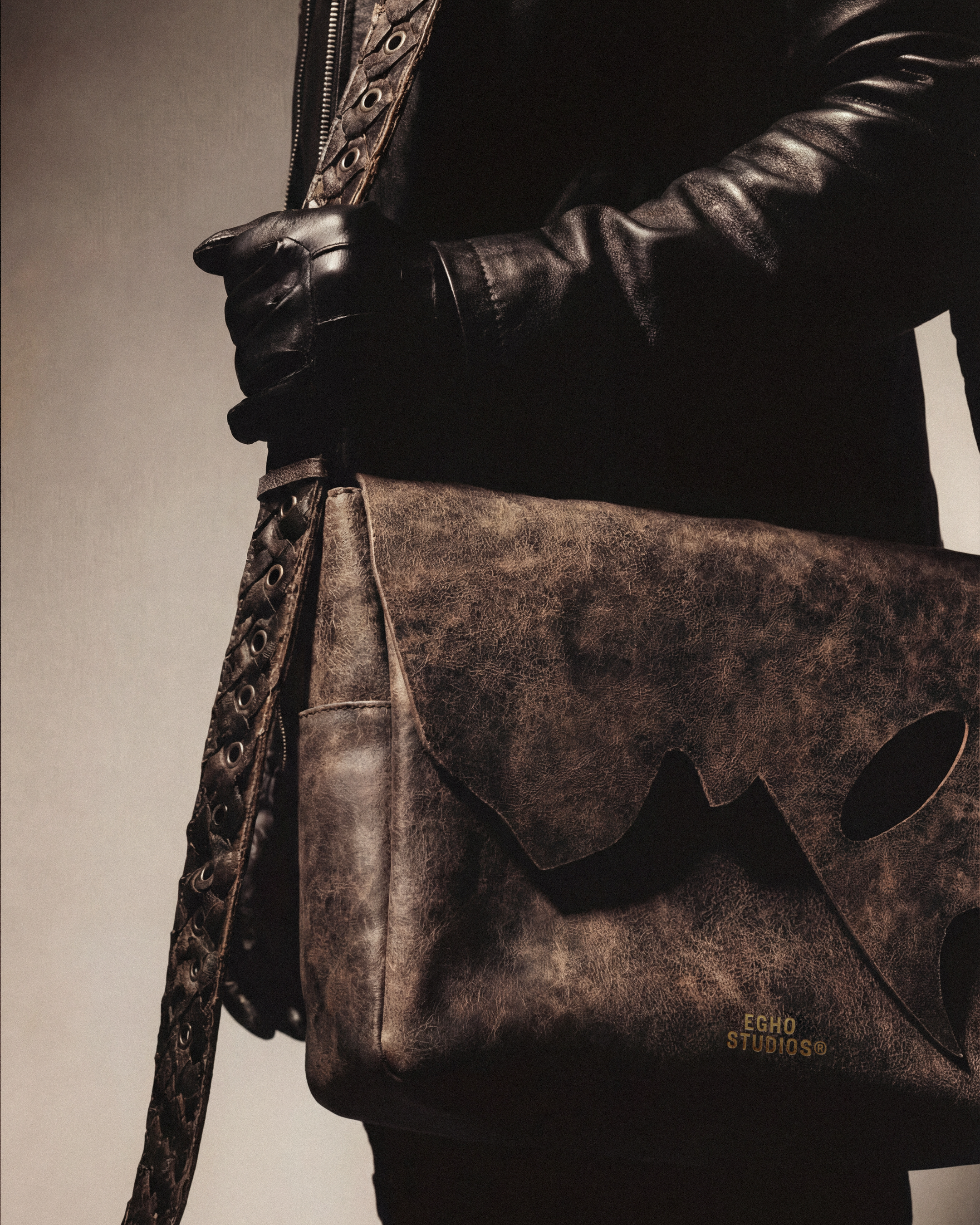 L'OBSCUR LEATHER BAG - TOBACCO
